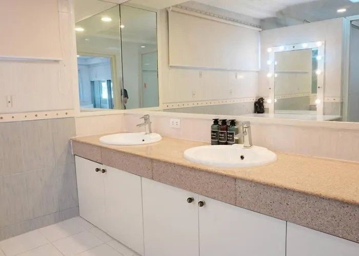 Makati Altean Holiday home *