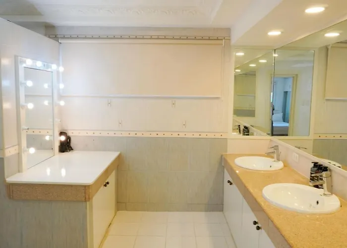 Makati Altean Holiday home