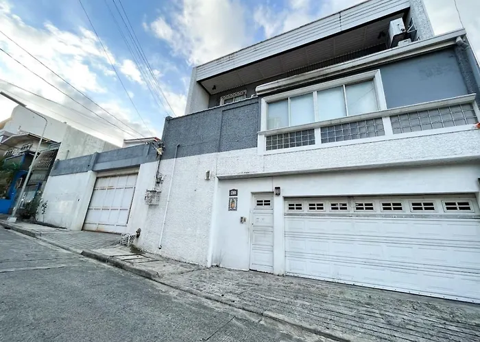 Makati Altean Holiday home